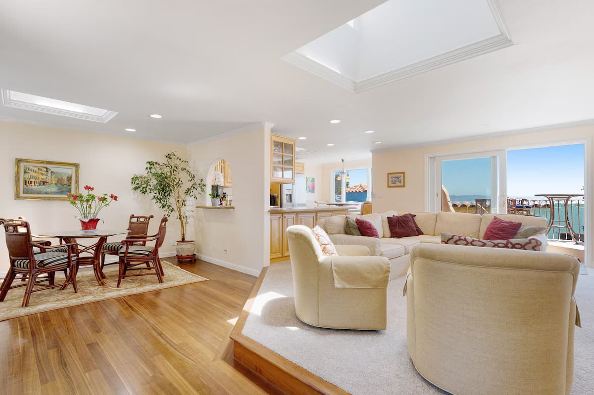 picture of a beautiful living room overlooking the pacific ocean